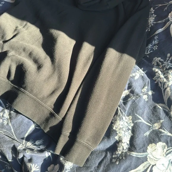 Nike Hoodie. Black. Size Medium. Used and still in great condition. No flaws. - Picture 7 of 7